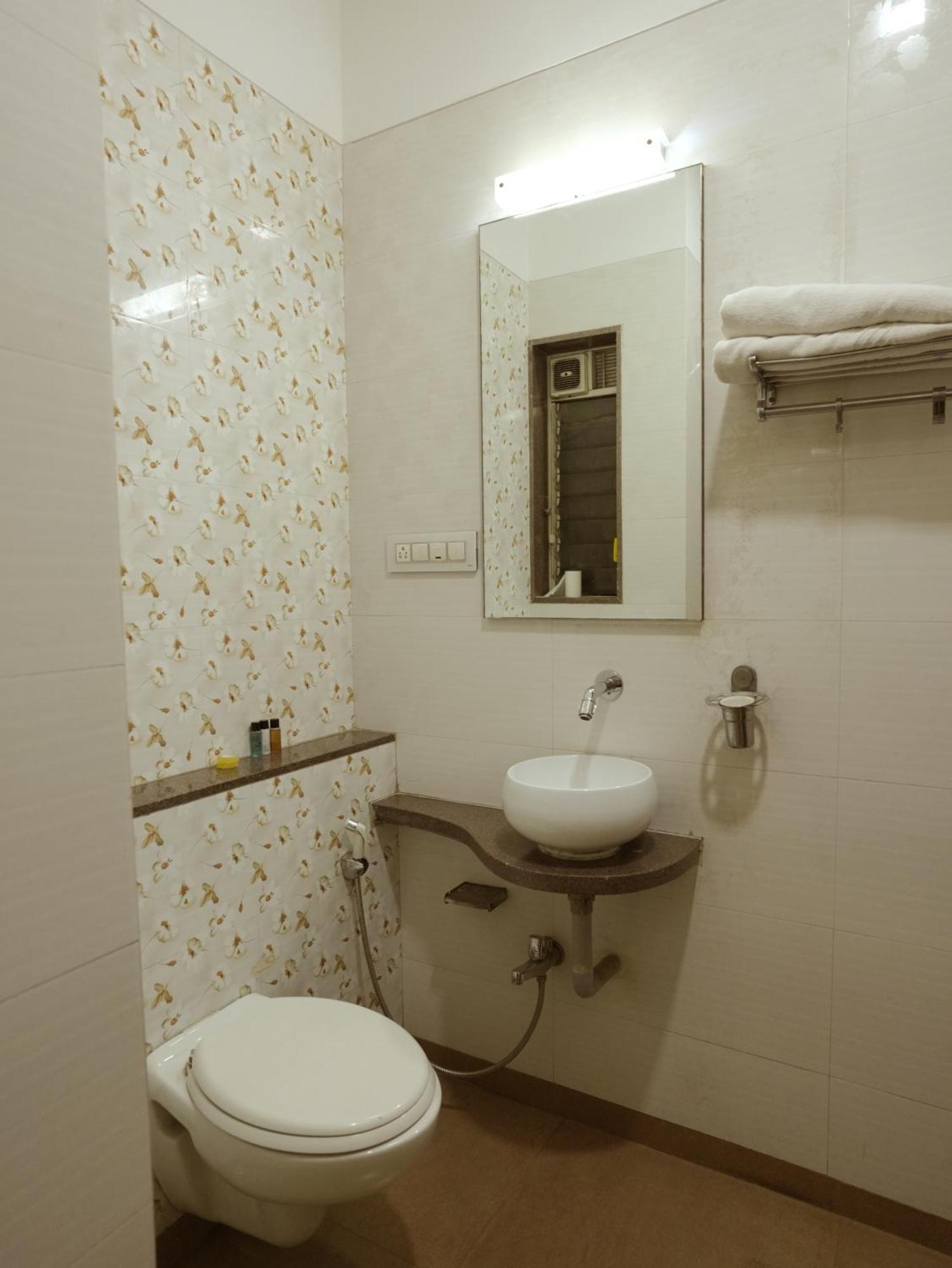 Hotel Kushala Executive Inn Thane Exteriör bild